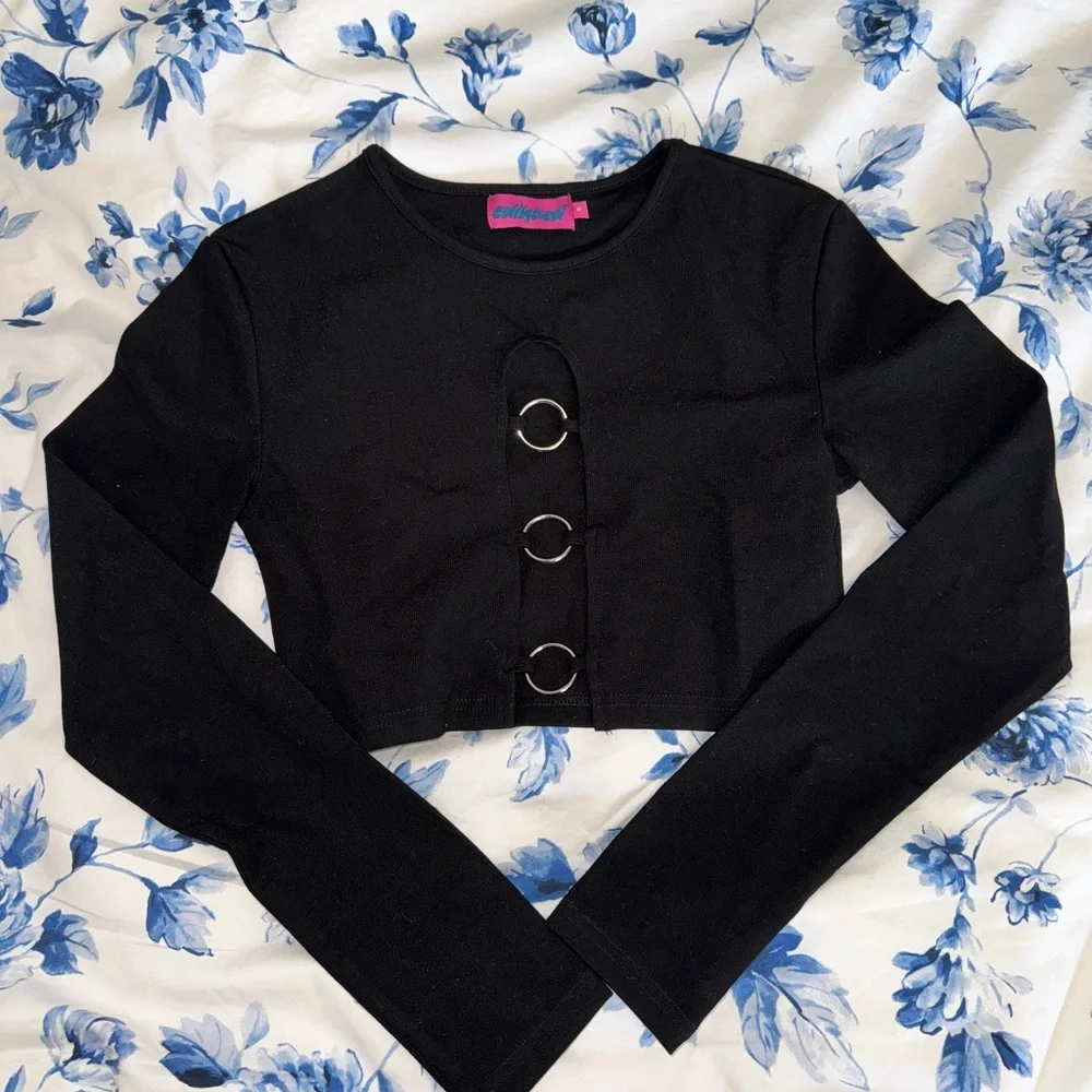 Edikted Patricia Open-Ring Top Long Sleeve Top S NWOT - Picture 3 of 5